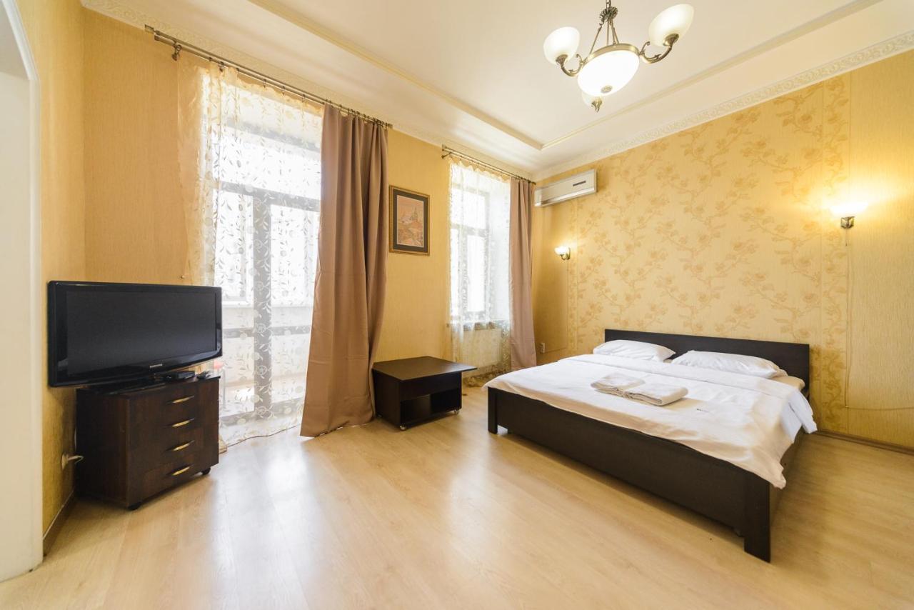 911 Apartments Antonovichа Kiev Buitenkant foto