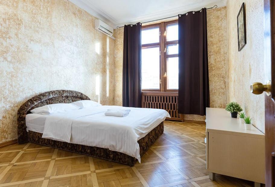 911 Apartments Antonovichа Kiev Buitenkant foto