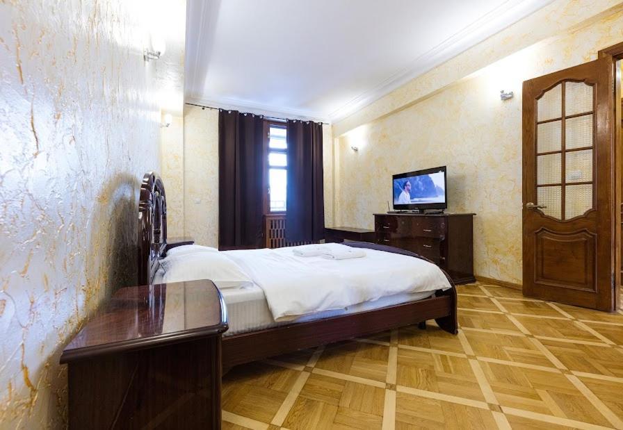 911 Apartments Antonovichа Kiev Buitenkant foto