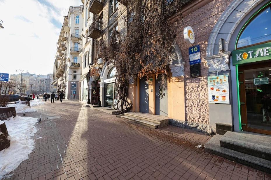 911 Apartments Antonovichа Kiev Buitenkant foto