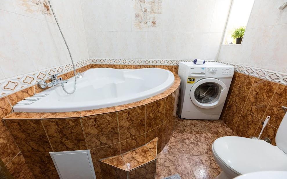 911 Apartments Antonovichа Kiev Buitenkant foto