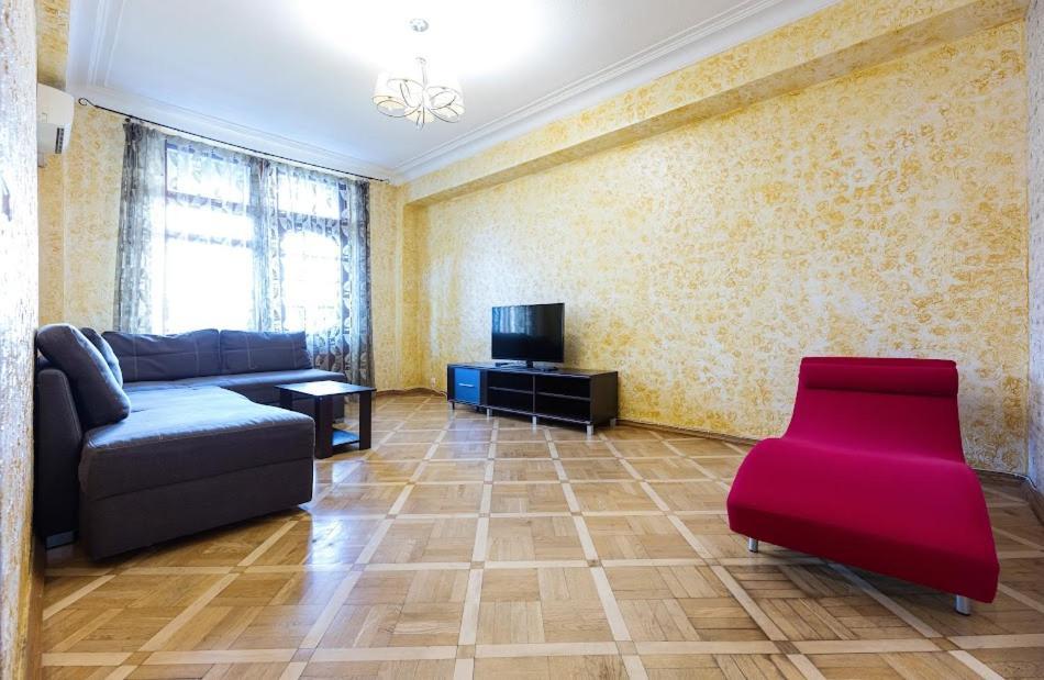 911 Apartments Antonovichа Kiev Buitenkant foto