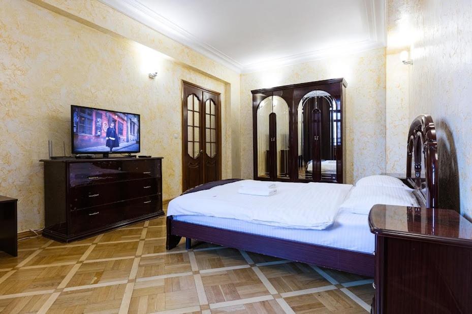 911 Apartments Antonovichа Kiev Buitenkant foto