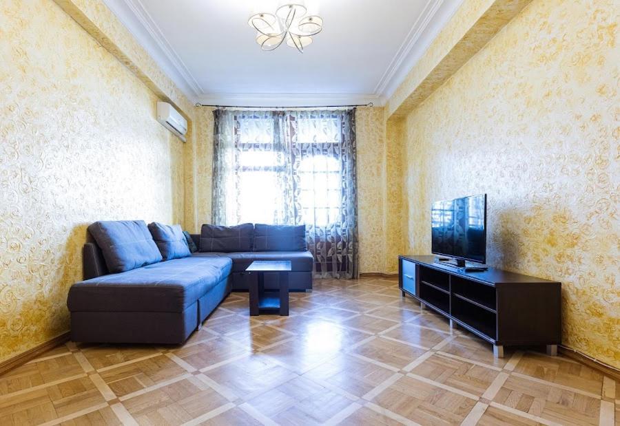 911 Apartments Antonovichа Kiev Buitenkant foto