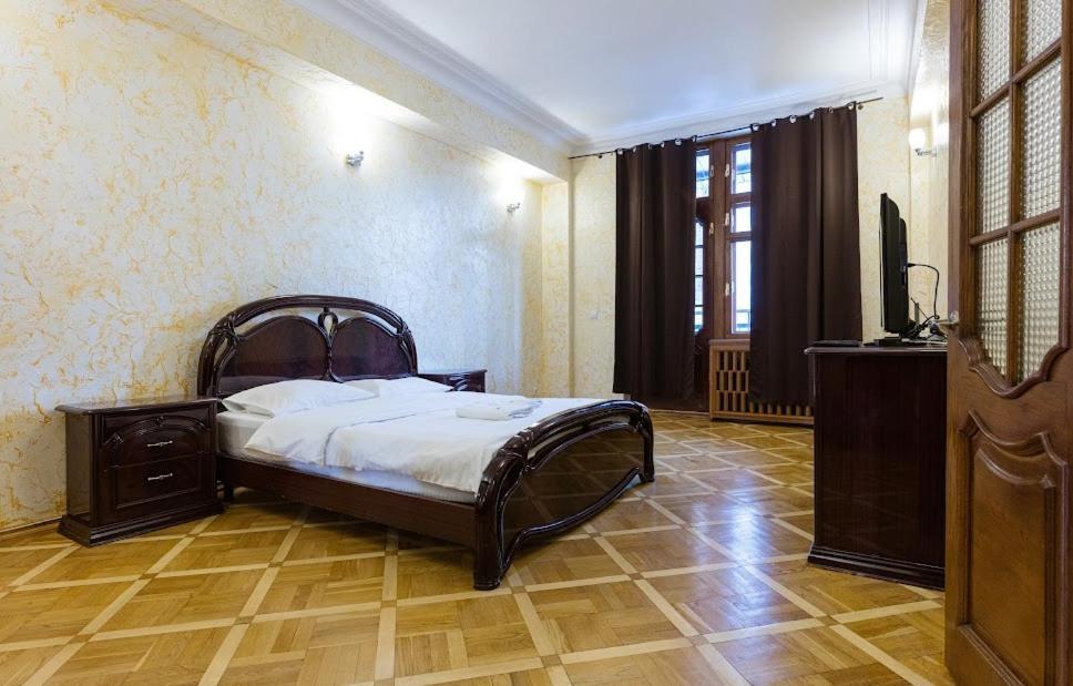 911 Apartments Antonovichа Kiev Buitenkant foto